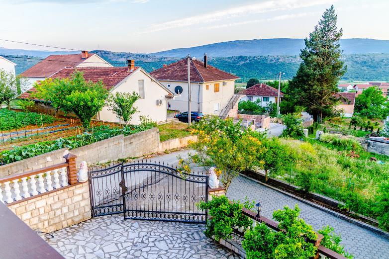 Sunny Apartment With Swimming Pool Stolac Exterior photo
